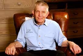 Houston hero mattress mack speaks to 'gma' about offering furniture store as shelter. Mattress Mack Backs Hometown Cougars With 1m March Madness Bet