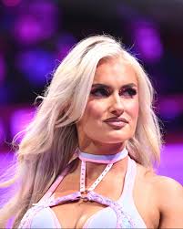 𝓖𝓵𝓪𝓶𝓸𝓾𝓻 brings the heat! 🔥 💫 #WWEHeatwave