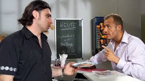 Herren berichtete später, er sei wegen seines kokainkonsums aus der mittlerweile eingestellten serie geworfen worden, weil er nicht mehr tragbar gewesen sei. Olli Klatt Willi Herren Spielte Ehemalige Rollen Personen Lindenstrasse Das Erste