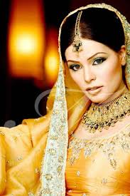 14 Cute Mehndi Makeup Tips And Mehndi Makeup Tutorial Mehndi Makeup Bridal Mehndi Dresses Bridal Mehndi