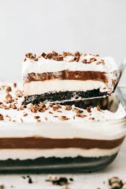 The chocolate crust is made from oreo from the oreo crust to the decadent chocolate cheesecake mousse, this hot chocolate lasagna does not disappoint. Chocolate Lasagna The Recipe Critic