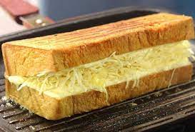 Roti bakar gempol merupakan roti bakar legendaris di bandung yang sudah ada sejak tahun 1958. Godaan Kelezatan 6 Roti Bakar Legendaris Di Bandung
