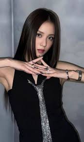 Queensoo no deja de ser ICONICA. Nuestra reina tiene 2 fecha para Saitama  Super Arena. Es un fanmetting o mini concierto. Pero el local tiene  capacidad para 37k Y Jisoo puso 2