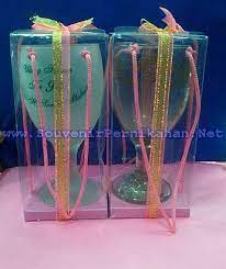 Tak perlu bingung, yuk langsung baca saja aneka souvenir pernikahan dan harganya berikut ini. Souvenir Gelas Slim Pendek Unik Elegan Harga Murah Souvenir Pernikahan