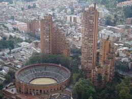 Construída pelo banco central hipotecário, instituição do governo colombiano que durante muitos anos financiou a construção de habitações para a classe média baixa. Classicos Da Arquitetura Torres Do Parque Rogelio Salmona Archdaily Brasil