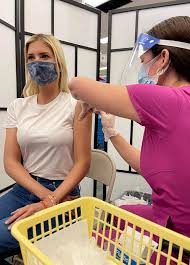 وقال المتحدث إن نتائج اختبار ترامب الابن جاءت إيجابية في بداية الأسبوع وكان يخضع للحجر الصحي في منذ ظهور النتيجة. Ivanka Trump Home Facebook