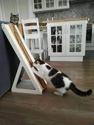 About Us We Are Manufacturer Of Feline Furniture Scratchers Cat Houses Beds And Shelves Purrfur Brand Is Made Up Of Two Elements Love F Kattenpalen Dieren