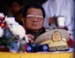 Aung San Suu Kyi buries the hatchet