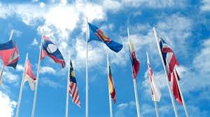 Anak bulan membawa maksud islam sebagai agama rasmi negara bintang pecah 14 menunjukkan perpaduan 13 buah negeri dan kerajaan persekutuan bendera malaysia direkabentuk ciptaan oleh seorang arkitek jabatan kerja raya kerajaan di. Bendera Negara Negara Asean Yang Wajib Diketahui