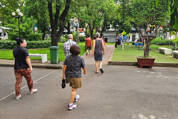 Bác sĩ chỉ ra thời khóa biểu sống khỏe cho người cao tuổi
