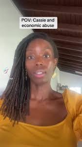 Dee Hickey's Instagram, Twitter & Facebook