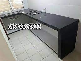 Apalagi, top table atau bagian atas meja kabinet adalah salah satu elemen yang berpengaruh terhadap design dapur dan kenyamanan saat memasak karena hampir segala aktivitas bertumpu di sini. Table Top Dapur