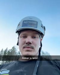 Jobba, lyfta skrot och köra bil