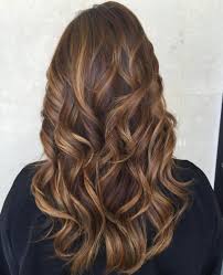 Es ist egal was für ein haar typ sie haben lang kurz grade oder lockig wenn sie auf dunkelbraunen haare karamell strähnen anwenden werden sie unter der menschen menge bei dem sie sich befinden sofort auffallen. Ombre Blond Braun Welche Sind Die Trendigen Farbtechniken Fur Den Sommer Frisurentrends Zenideen