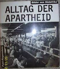 Periode staatlich organisierter rassentrennung in südafrika. Alltag Der Apartheid Bilder Aus Sudafrika Den Opfern Der Apartheid Gewidmet Zum 75 Geburtstag Der Anc Amazon De Seedat Aziza Bucher