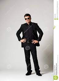 Vous trouverez chez asos des robes de fêtes et soirée, en soie ou à sequins, en cuir ou en velours. Homme Dans Le Tenue De Soiree Noir Image Stock Image Du Elegant Fonce 29015481
