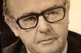 Man of letters holds court as diplomat