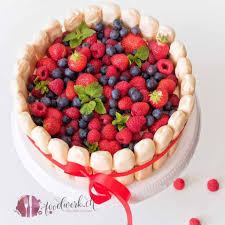 Leichte Beeren Tiramisu Torte Und Tips Gegen Foodwaste Beeren Tiramisu Tiramisu Torte Tiramisu