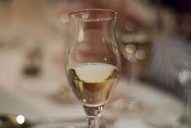 Le grappe la sorgente vengono ancora prodotte con metodo di distillazione artigianale utilizzando pregiate vinacce selezionate; Grappa Alla Pera Buttalapasta