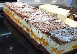 Sie werden direkt auf einem backblech gebacken und anschließend geschnitten. Leckerer Kuchen Vom Blech Backerei Konditorei Heino Krahl Freital Und Dresden