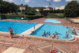 La Piscine De Chatel Guyon Fait Le Plein Tout L Ete 7 Jours A Clermont