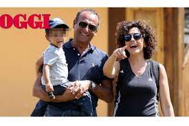 Carlo conti e la figlia di fabrizio frizzi. Carlo Conti Ecco Moglie E Figlio Del Conduttore Con Loro Due Ho Tutto Tuttivip
