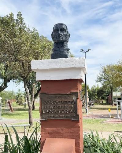 Plaza Laguna Brava (6 De Mayo)