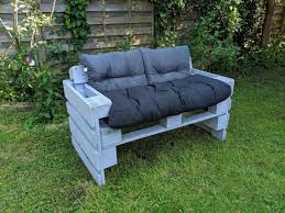 Bitte geben sie für die plz 5 oder 9 ziffern ein. Anleitung Palettensofa Mit Schrager Ruckenlehne Selber Bauen