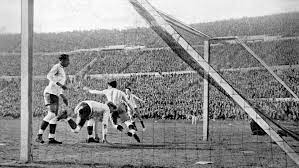 Die fußballweltmeisterschaft in brasilien ist vorüber und vielleicht gehören sie sogar zu der minderheit, die sich gar nicht dafür interessiert hat. 100 Jahre Kicker 1930 Die Erste Wm In Uruguay Mit Schusswaffen Und Machos Kicker