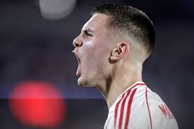 FC Bayern: Kommt Pau Torres von Villarreal? Suche nach Abwehr-Transfer  nimmt Fahrt auf