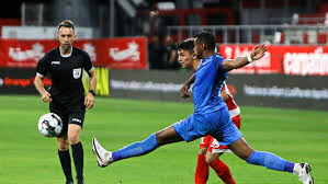 Ultima etapa cu u cluj se poate intampla orice clasamentul este extrem de strans primele 4 au sanse sa promoveze : Stiri De Ultima Ora Academica Clinceni Uta Arad 0 3 In Etapa 21 Din Liga 1 Final De Meci Echipa Lui Ilie Poenaru Pierde La Scor De Neprezentare Prosport Stiri Si Oferte