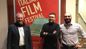 Giovanna bruno, il console italiano a cape town, in sud africa, proprio allo scadere del mandato, deve affrontare il caso più complesso della sua carriera diplomatica. La Banda Grossi All Italian Film Festival Di Vancouver Il Metauro