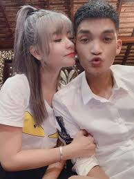 Đây không phải là lần đầu tiên, vy pumpe đáp trả lại lại cư dân mạng khi bị netizen bình luận kém duyên, chê bai ngoại hình con gái. Máº¡c VÄƒn Khoa Va Báº¡n Gai Hot Girl Cong Khai Chuyá»‡n Háº¹n Ho