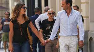 La verità è stata svelata a mattino cinque, dal giornalista di chi valerio palmieri. Allegri E Ambra Angiolini Pronti A Vivere L Estate Insieme