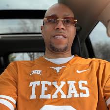 velvet_suites_detroit : Welcome to Velvet Suites. Detroit's newest getaway.  Under new ownership! Now open to welcome you to experience the difference.  Sit back & enjoy luxury. Velvet Suites (Former Telegraph/Suburban Motel)  16920