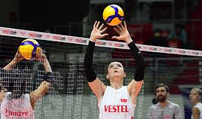 She is 1.97 m (6 ft 5 + 1 ⁄ 2 in) tall at 88 kg (194 lb) and plays in the middle blocker position. Milli Voleybolcu Zehra Gunes Tokyo Olimpiyatlari Oncesi Aciklamalarda Bulundu Haber Turek