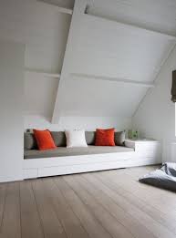 interieur ideeen voor een schuin dak op zolder slaapzolder zolder slaapkamer slaapkamer inrichten