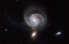 Ficha de observación del objeto de cielo profundo ngc2608, galaxia que podemos encontrar en la constelación cáncer. Ngc 7674 Justo Sobre El Centro De La Imagen Es Una Galaxia Espiral Luminosa Con Un Potent Telescopio Espacial Hubble Telescopio Espacial Imagenes Del Hubble