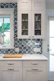 Gray glass tile backsplash 99centstorenear me. White Kitchen With Blue Gray Backsplash Tile Home Bunch Interior Design Ideas