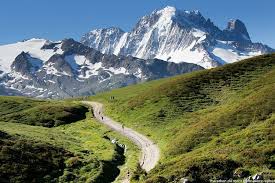 The mont blanc marathon, the cross du mont blanc & the vertical km of chamonix are 3 races that usually take place at the end of june, every in year in if you want to visit the organisation website, please contact directly the club des sports de chamonix. Marathon Du Mont Blanc 2017 Ouverture Des Inscriptions Sports Infos Ski Biathlon