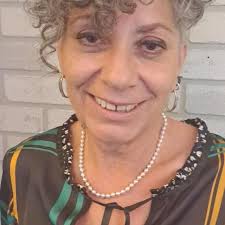 Questa immagine rappresenta un invito alla riflessione, in particolare per  chi si avvicina per la prima volta al mondo del bosco e alla raccolta dei  funghi. La possibilità di confondere specie commestibili