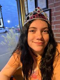 Idk if it's possible but my daughter doesn't have a photo with her dad cuz  he passed before she was born can anybody put them together! I'm limited