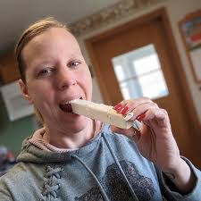 Becky Niles's Instagram, Twitter & Facebook