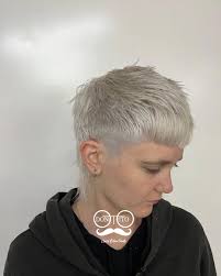 Un poco mas de esta bomba 💣 Color: Platino extra claro Corte: Mullet