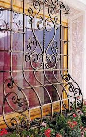 Grades Para Janelas 60 Modelos Materiais E Fotos Perfeitas Grades Para Janelas Janelas Decoracao De Ferro Forjado