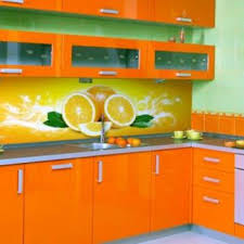 مطبخ مع واجهات البرتقال