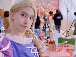 Danielle Raleigh (ilovecharliethefluffboy)