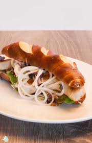 Regensburg Hotdog Mit Angebratener Weisswurst Handlmaier Und Radi Weisswurst Rezept Weisswurst Rezepte