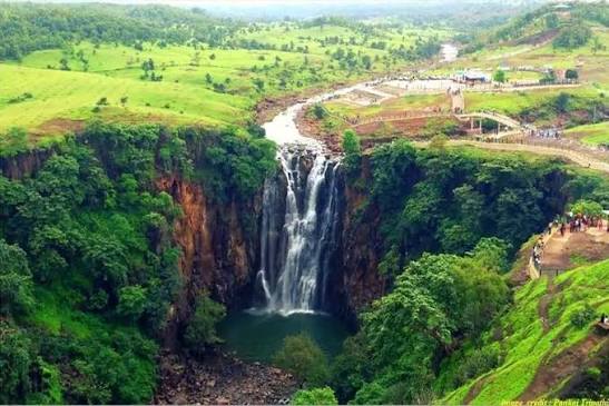 पाताल पानी जलप्रपात, मध्य प्रदेश पाताल पानी एक बेहद खूबसूरत जलप्रपात है और इंदौर के पास स्थित एक प्रसिद्ध पिकनिक स्पॉट है। इस जलप्रपात की ...