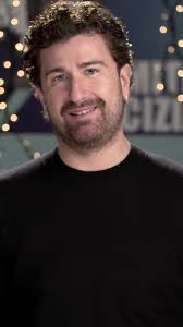 Se anche tu come Alessandro Siani non hai le idee chiare su questo  #SanValentino, falla semplice: #TramiteAmicizia ti aspetta in sala!  #cinematok